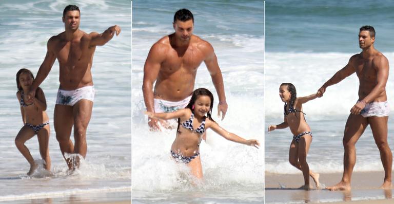 Gustavo Salyer faz seu primeiro passeio com a filha Julia