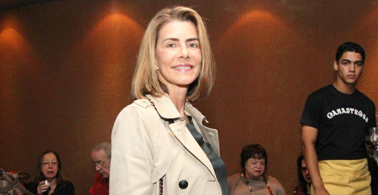 Maitê Proença avisa: ‘Estou soltinha’