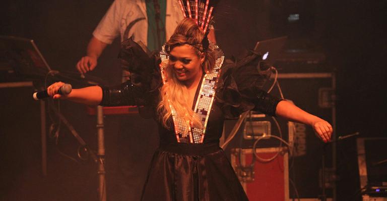 Animada, Gaby Amarantos canta no Rio de Janeiro