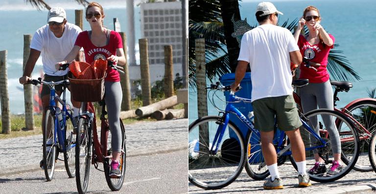 As pedaladas de Marina Ruy Barbosa e seu pai, Paulo, pelo Rio de Janeiro