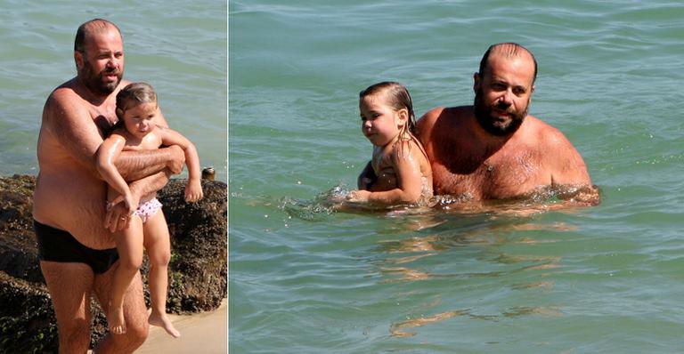 Otávio Müller curte filha no ‘Dia dos Pais’