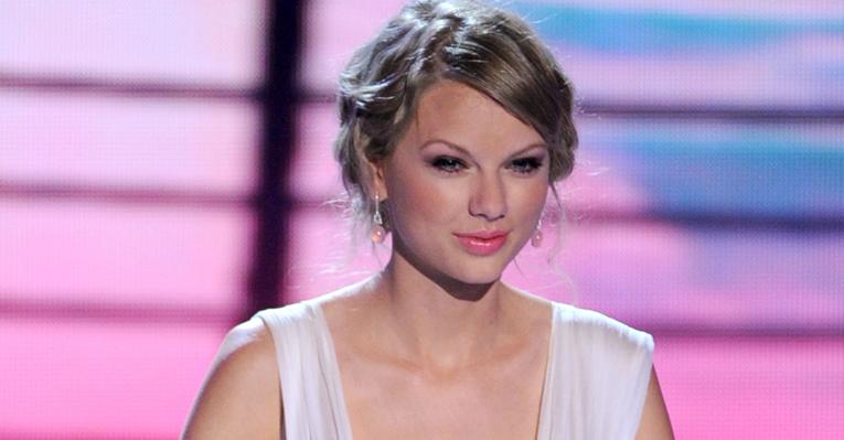Taylor Swift foi convidada a se retirar de festa de casamento da família Kennedy