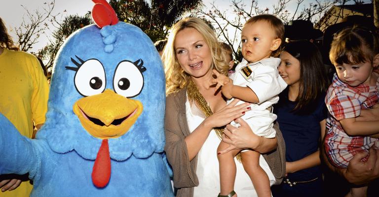 Eliana comemora aniversário do filho em festa inspirada em savana africana