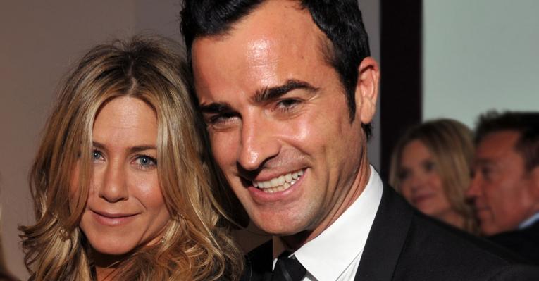 Jennifer Aniston esquece desavenças do passado e convida a mãe para seu casamento com Justin Theroux
