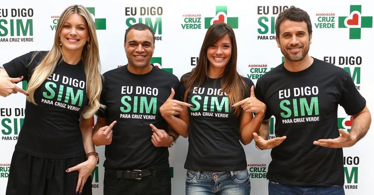 Estrelas vestem a camisa da Cruz Verde