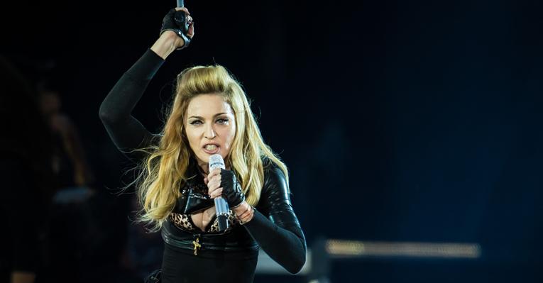Madonna comemora aniversário no palco e recebe os parabéns dos fãs