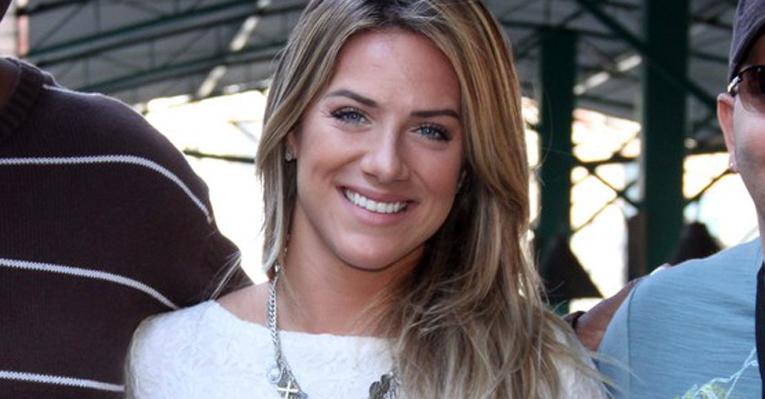 Depois de voltar com Bruno Gagliasso, Giovanna Ewbank volta a sorrir