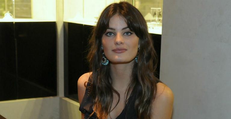 Isabeli Fontana não confirma fim de noivado e diz passar por ‘momento difícil’