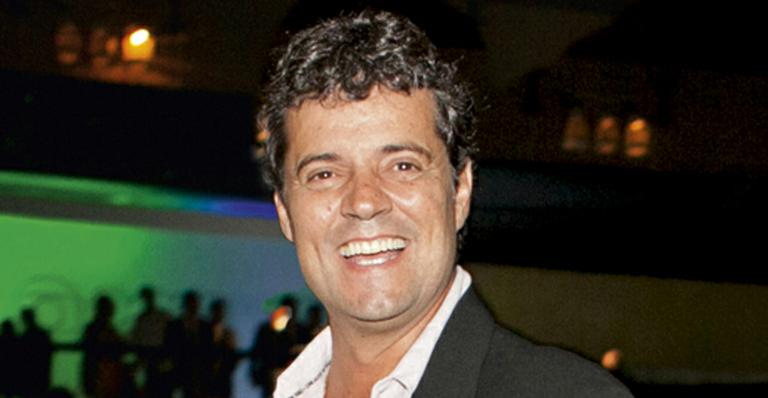 No ar em ‘Amor Eterno Amor’, Felipe Camargo  fala sobre o ótimo momento que vive