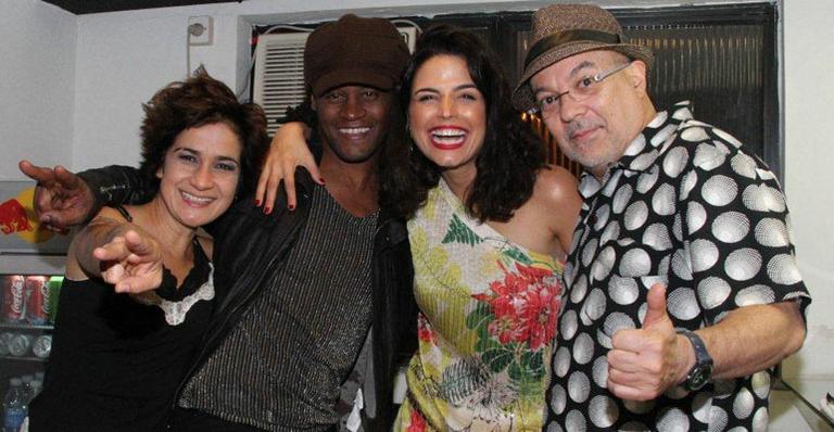 Toni Garrido participa de show da banda Moinho