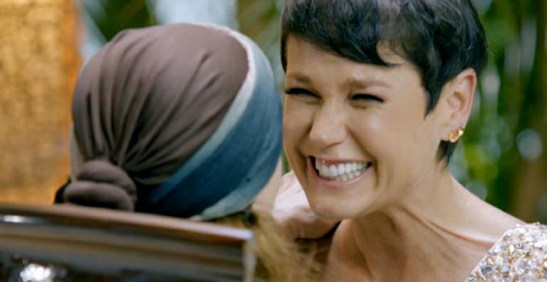 Veja a reação de D. Alda ao ver a filha Xuxa morena pela primeira vez
