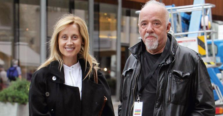 Paulo Coelho recebe Lara Fabian durante festival na Suiça