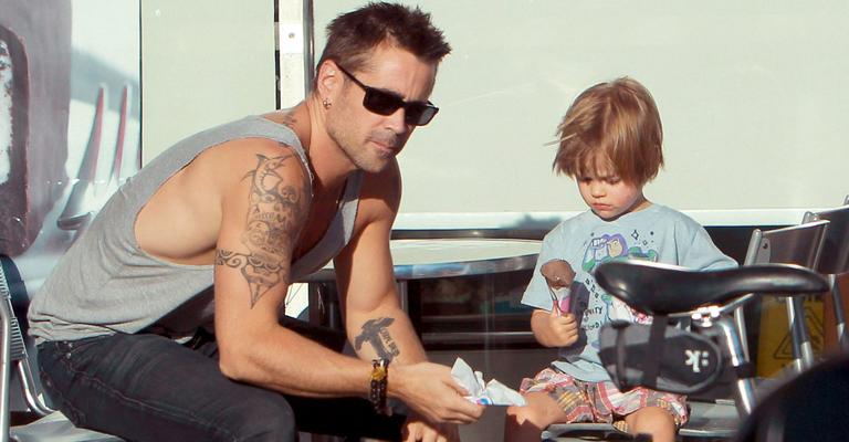 Colin Farrell toma sorvete com o filho em Los Angeles