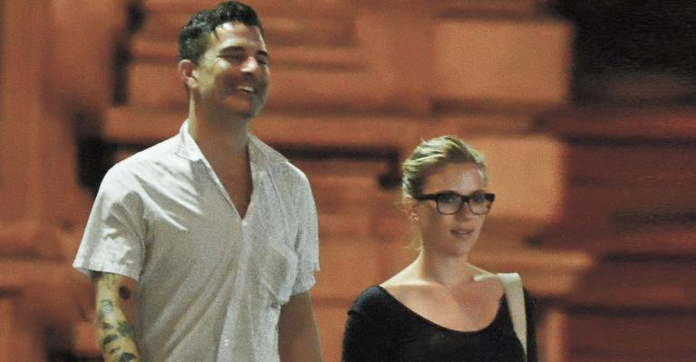 Scarlett Johansson curte romance em Paris