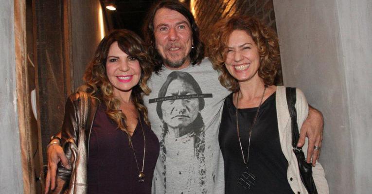 Lenine recebe Patrícia Pillar e Elba Ramalho no camarim