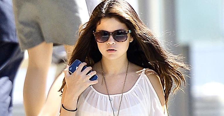 Selena Gomez compra mansão de US$ 2,9 milhões em Los Angeles