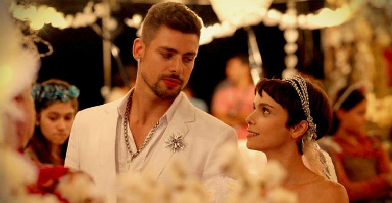 Jorginho e Nina se casam no lixão