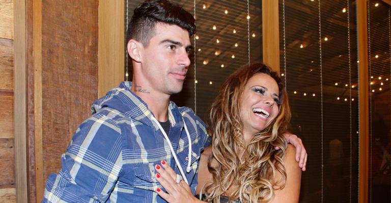 Radamés quer se casar com Viviane Araújo grávida