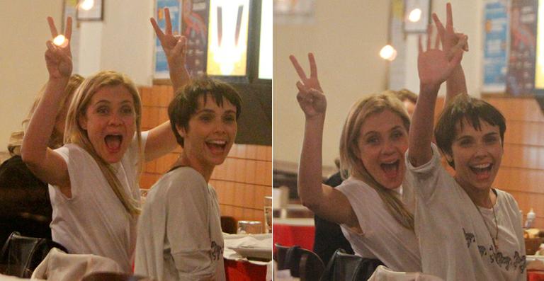 Inimigas só na ficção: Adriana Esteves e Débora Falabella se divertem em festa de novela