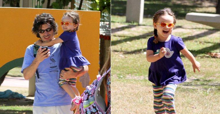 Daniel Alvim leva Nina, filha de Débora Falabella, para brincar no parque