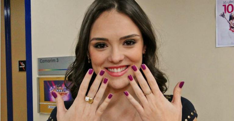 Esmalte de Cida em ‘Cheias de Charme’ faz sucesso nas redes sociais