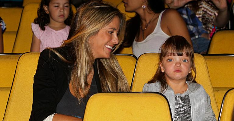 ‘Galinha Pintadinha’: Rafa Justus assiste à peça na companhia de Ticiane Pinheiro