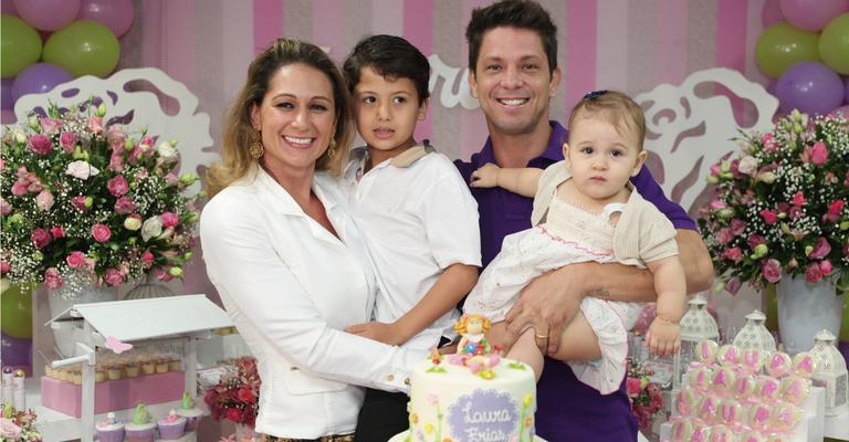 Ju e Mario Frias comemoram 1 ano de Laura