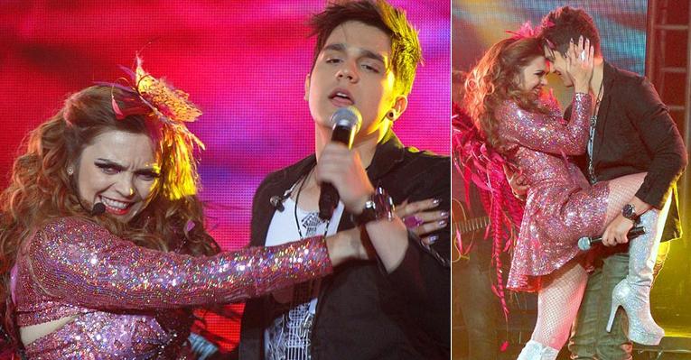 ‘Cheias de Charme’: Socorro toma o lugar de Chayene e canta com Luan Santana