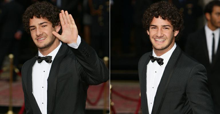 Deprê? Após a imprensa italiana noticiar o fim de namoro, Alexandre Pato publica foto sorridente