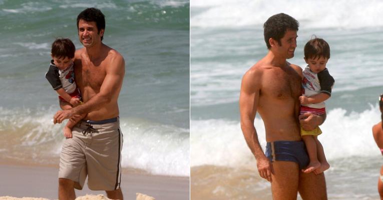 Paizão! Eriberto Leão paparica o filho em dia de praia