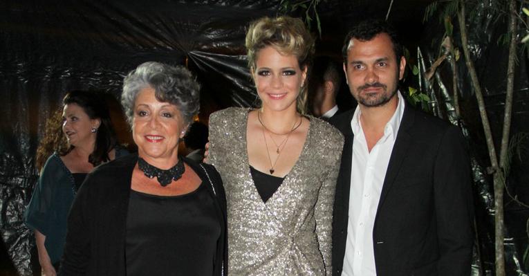 Leandra Leal recebe amigos e familiares em sua festa de aniversário