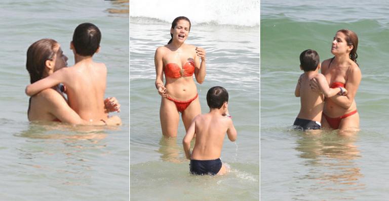 Nivea Stelmann: tarde de diversão com Miguel na praia
