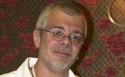 Autor Carlos Lombardi assina contrato com a Record para nova novela