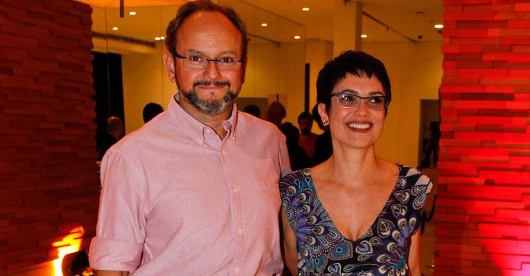 Ernesto Paglia e Sandra Annenberg curtem pré-estreia em São Paulo
