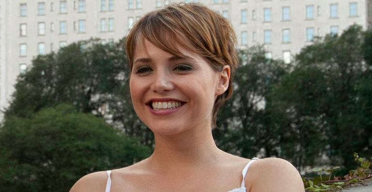 ‘É legal brincar de mulherzinha’, declara Letícia Colin sobre o desejo de casar
