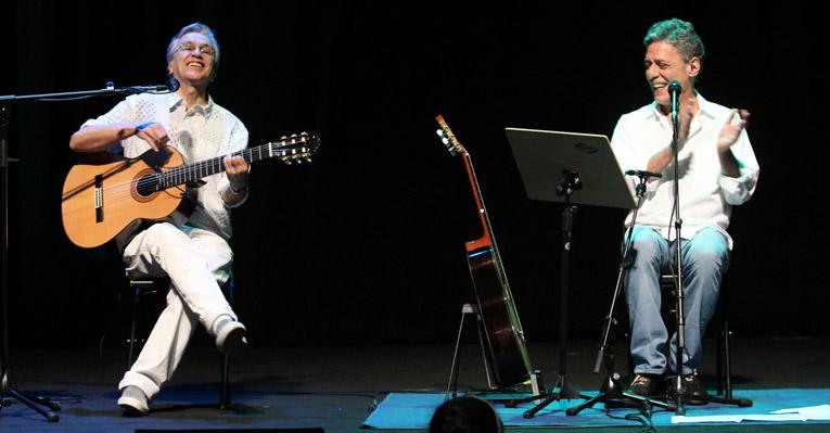 Caetano Veloso e Chico Buarque cantam juntos no Rio de Janeiro