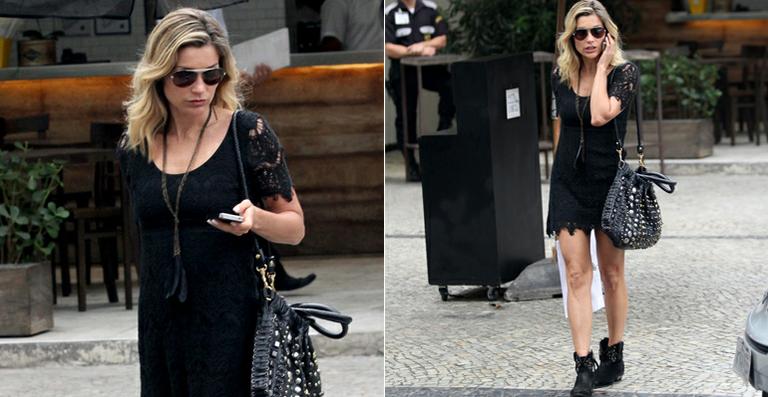 Flávia Alessandra exibe look preto total no Rio
