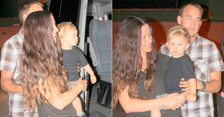 Acompanhada pelo marido e o filho, Alanis Morissette circula por Belém