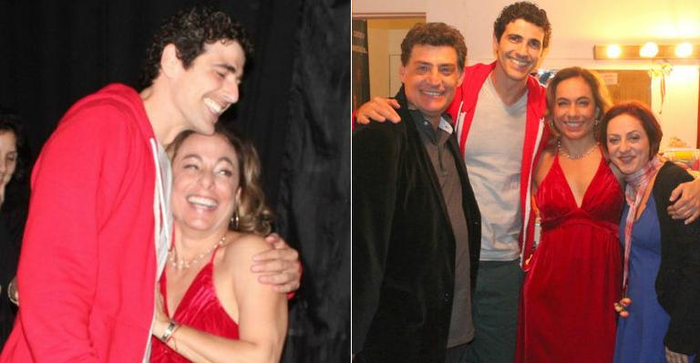 Reynaldo Gianecchini aplaude Cissa Guimarães no teatro