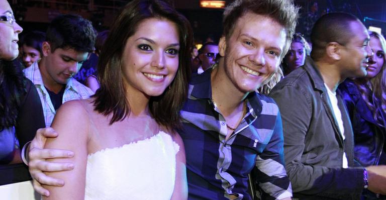 Apesar da correria, Michel Teló tenta curtir ao máximo o namoro com Thais Fersoza