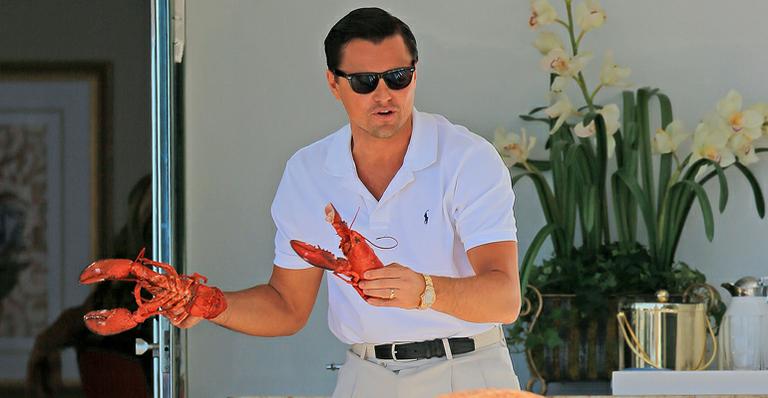 Leonardo DiCaprio se diverte com lagostas em set de filmagens