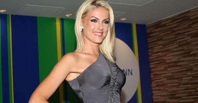Após alergia, Ana Hickmann volta à ativa no ‘Programa da Tarde’