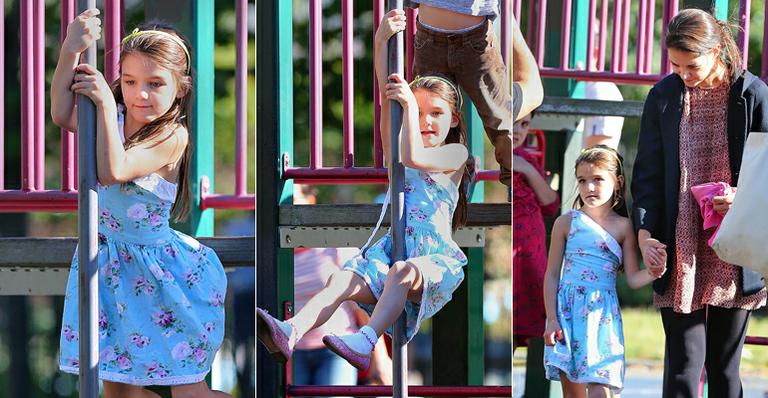Suri Cruise se diverte em parque dos Estados Unidos