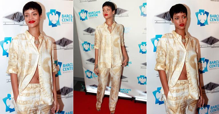 Rihanna badala de pijama na noite de Nova York