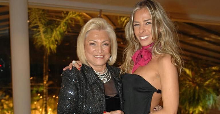 Adriane Galisteu revela que estaria com Hebe no Teleton