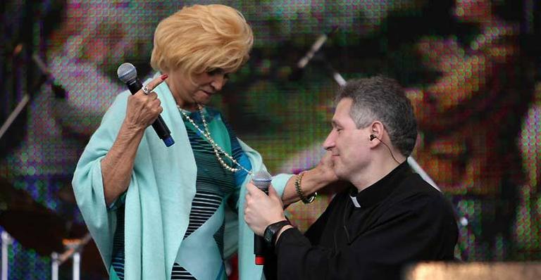 Padre Marcelo rezará missa em homenagem a Hebe na manhã deste domingo