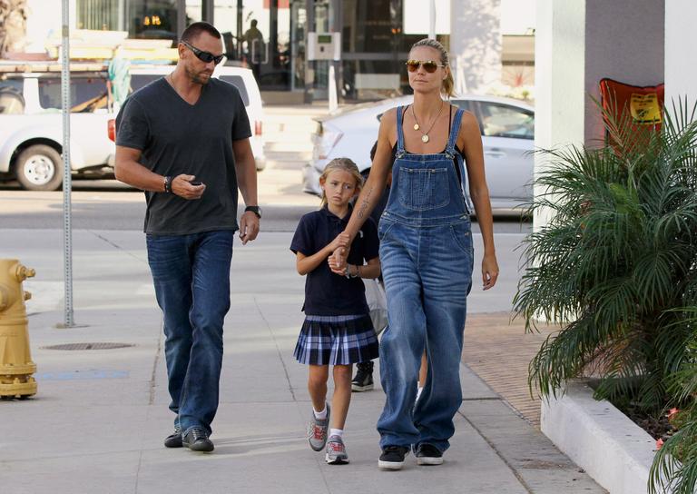 Heidi Klum busca os filhos na escola com o amado Martin Kristen