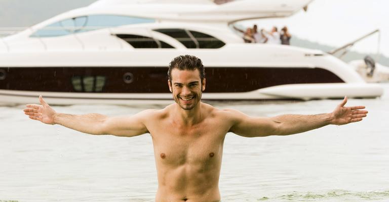 Sidney Sampaio passou a malhar para viver militar em ‘Salve Jorge’