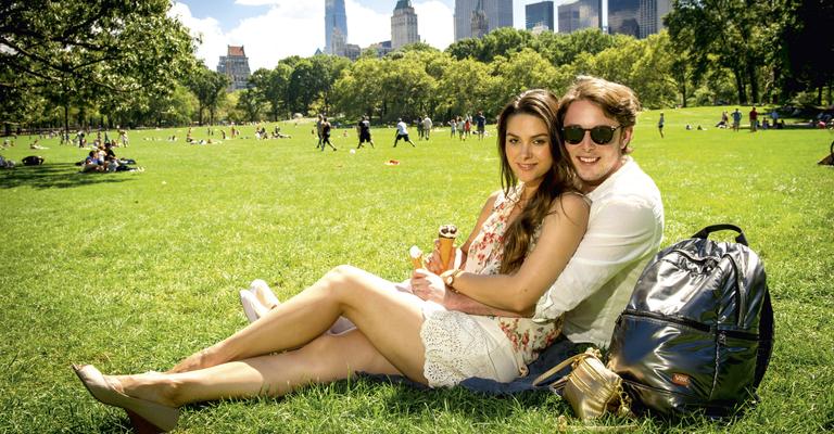Robert Riskin e Fernanda Machado celebram o amor em Nova York