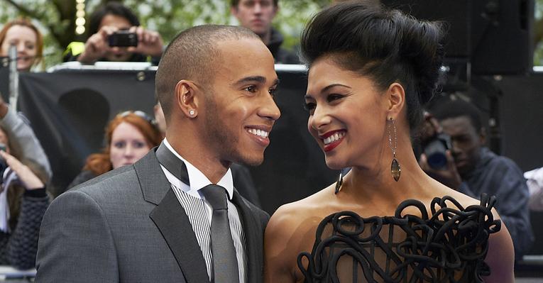 Lewis Hamilton quis ouvir a versão de Nicole Scherzinger sobre o beijo em Chris Brown